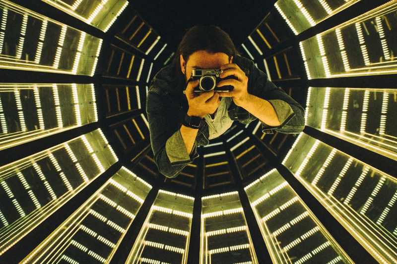 Camera to eye, centered in a radial tunnel of light